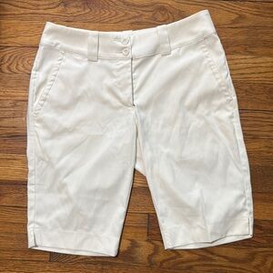 Nike Golf Women’s White Shorts, Size 2.